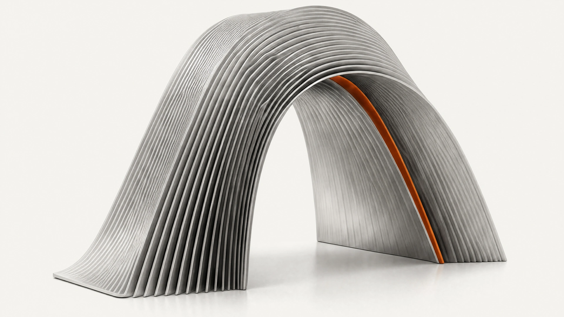 Arco escultórico de finas láminas de aluminio con un núcleo naranja